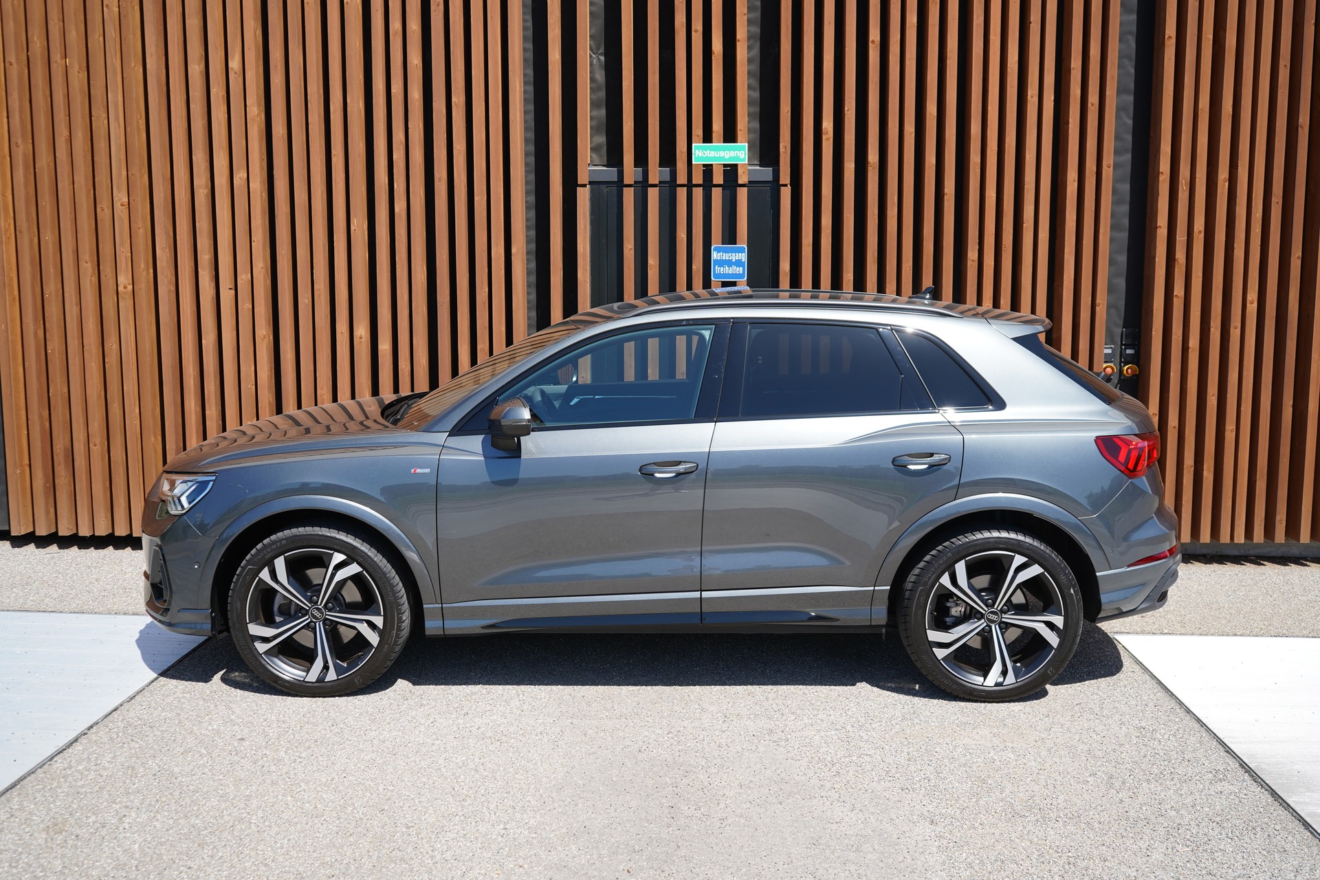 AUDI Q3 SPORTBACK 40 TFSI S LINE BLACK PLUS QUATTRO S-TRONIC l 190 PS-image-3