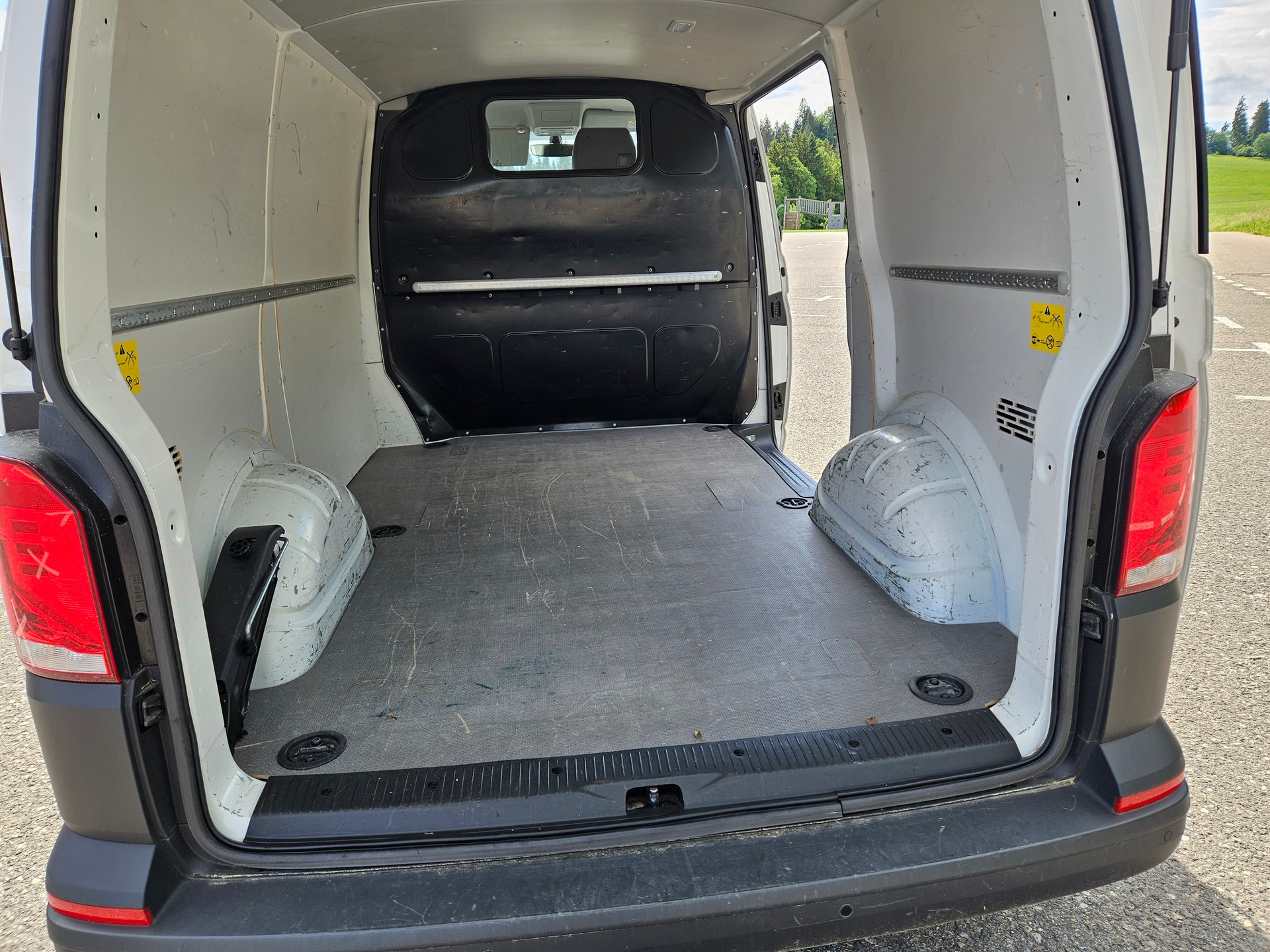 VW T6.1 2.0 TDI KLIM 110 PS AB MFK UND SERVICE,SERVICE ET EXPERTISE EFFECTUES-image-11