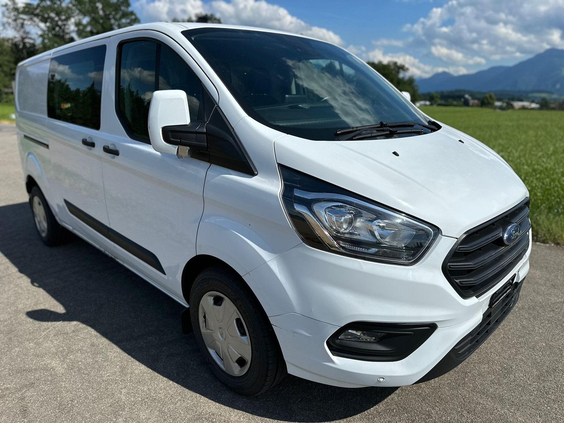 FORD Transit Custom Van 340 L2H1 Trail-showroom-element-3