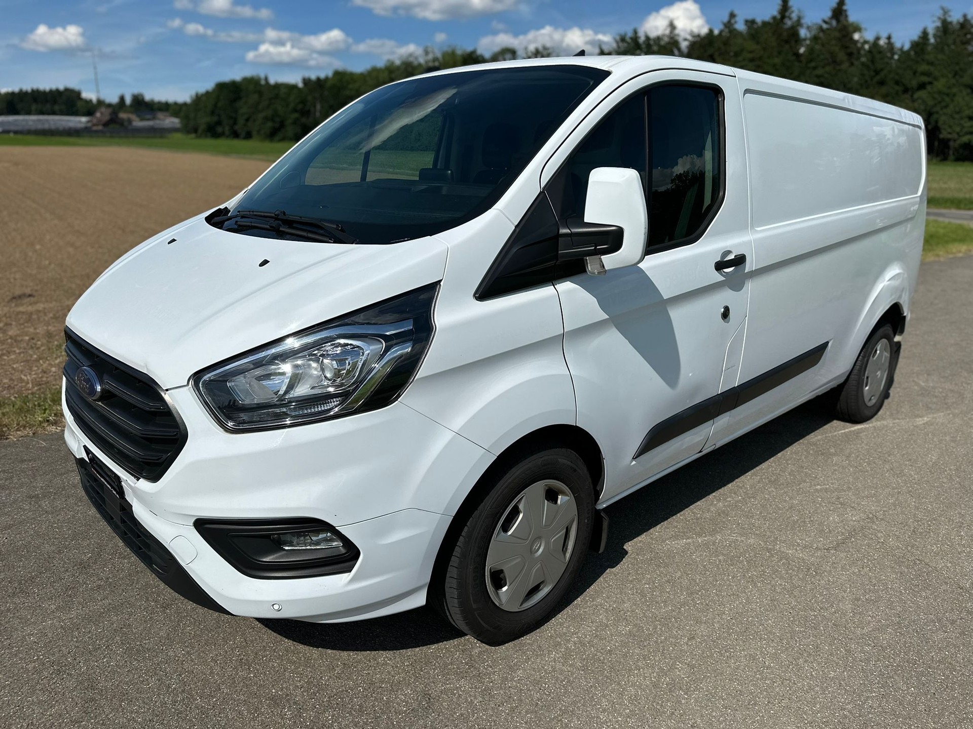 FORD Transit Custom Van 340 L2H1 Trail-showroom-element-1