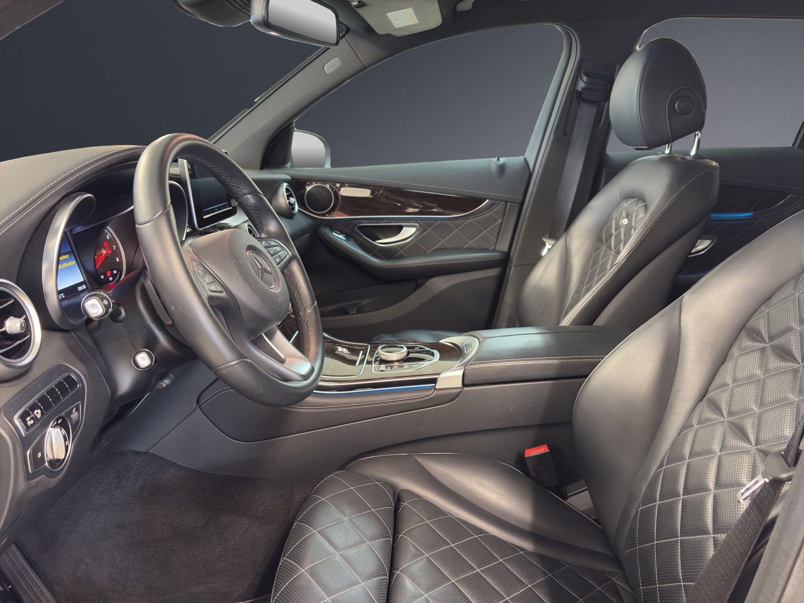 MERCEDES-BENZ GLC 250 AMG Line 4Matic-image-6