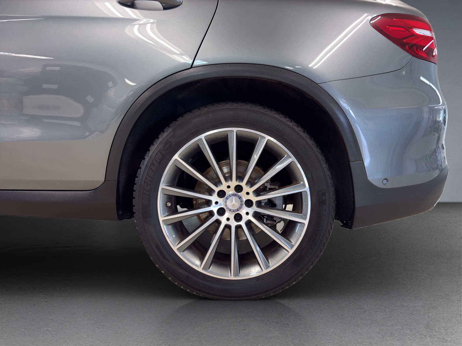 MERCEDES-BENZ GLC 250 AMG Line 4Matic-image-5