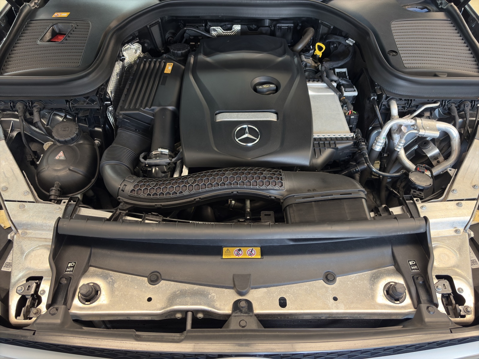MERCEDES-BENZ GLC 250 AMG Line 4Matic-image-17