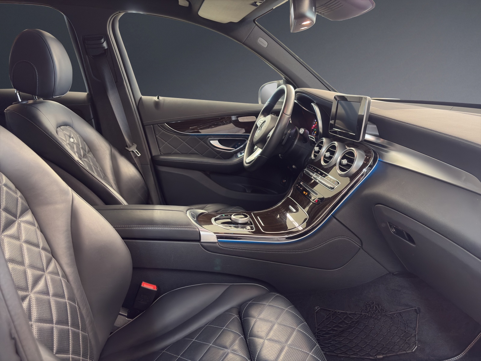 MERCEDES-BENZ GLC 250 AMG Line 4Matic-image-9