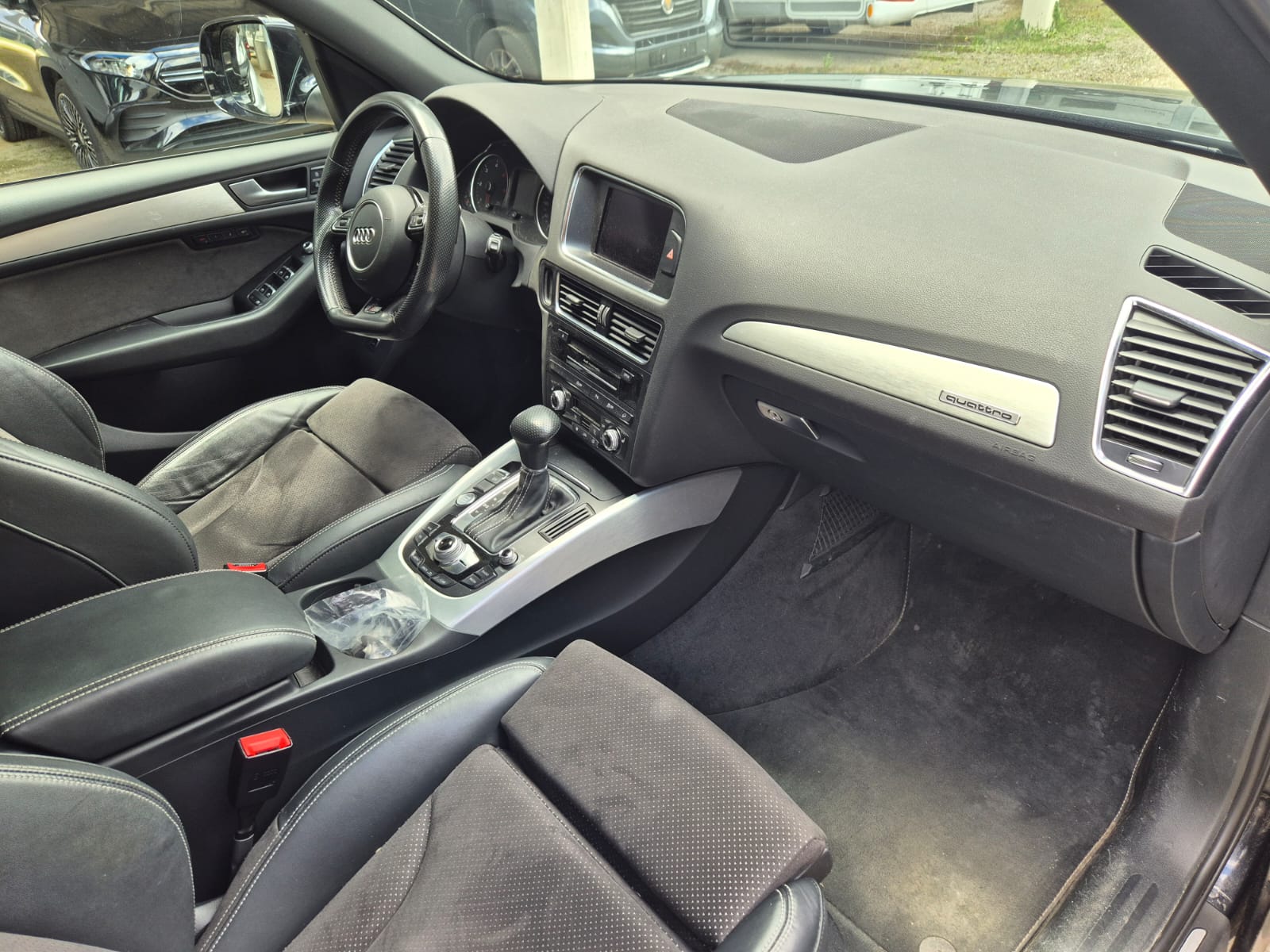 AUDI Q5 3.0 TDI quattro S-tronic-image-4