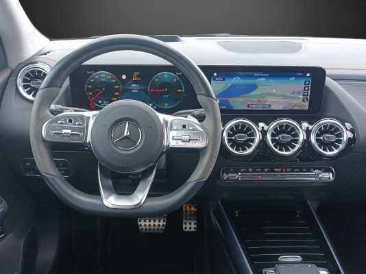 MERCEDES-BENZ EQA 300 AMG Line 4Matic-image-8