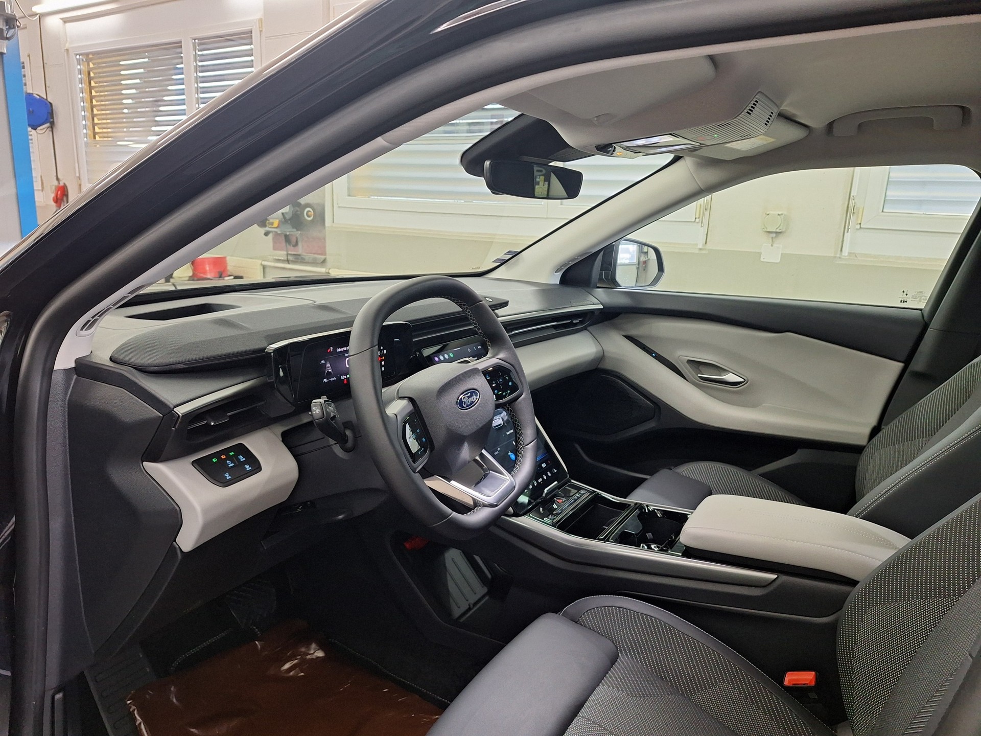 FORD Explorer Elektro 77kWh Extended Rang⚡CH-Auslieferung mit Herstellergarantie bis August 2027 / elektrische Anhängerkupplung⚡-image-8