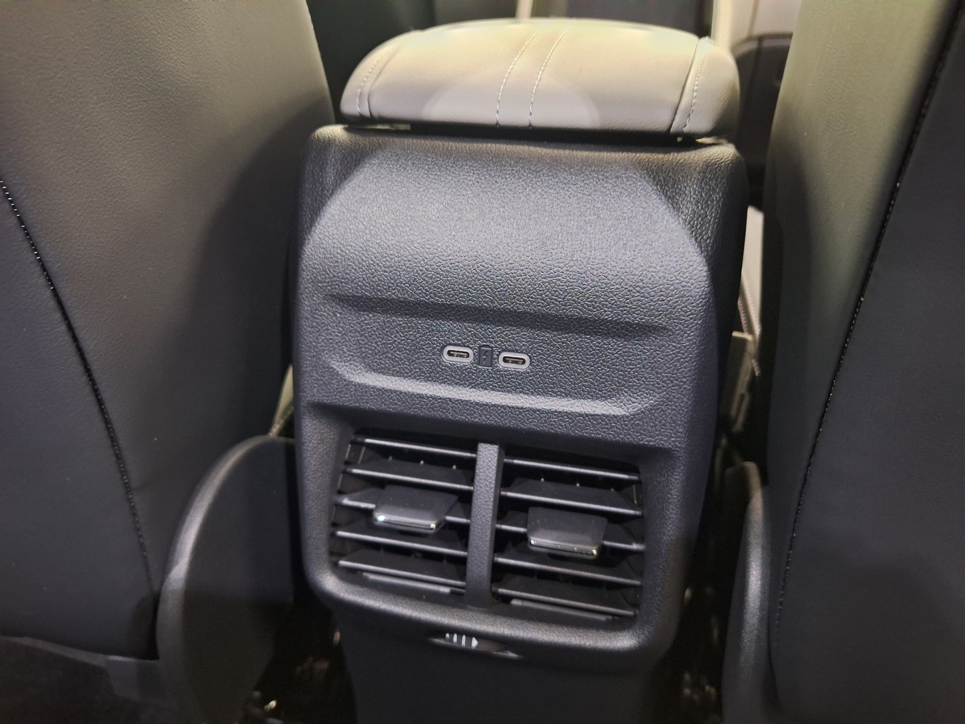 FORD Explorer Elektro 77kWh Extended Rang⚡CH-Auslieferung mit Herstellergarantie bis August 2027 / elektrische Anhängerkupplung⚡-image-19