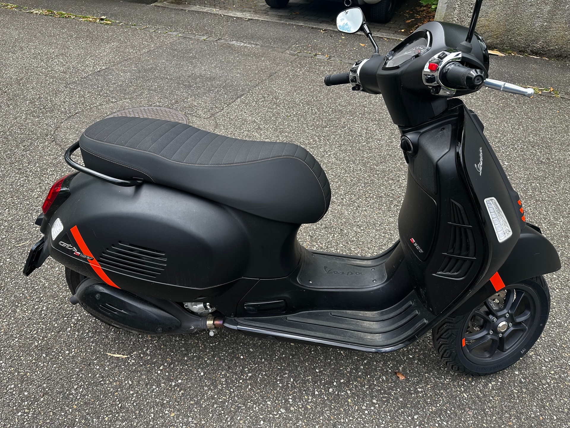 PIAGGIO Vespa GTS 300 Super ABS-image-2