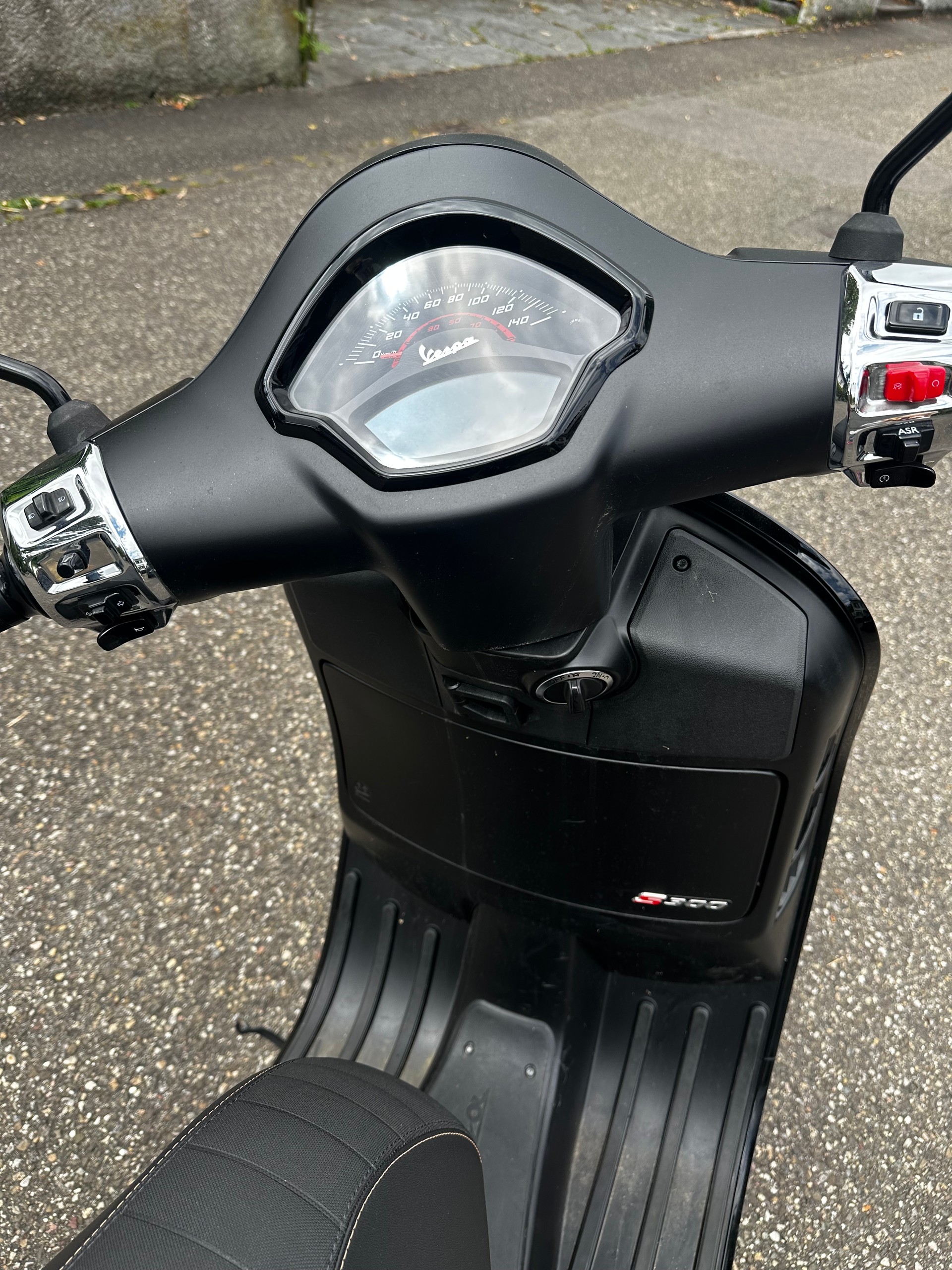 PIAGGIO Vespa GTS 300 Super ABS-image-3