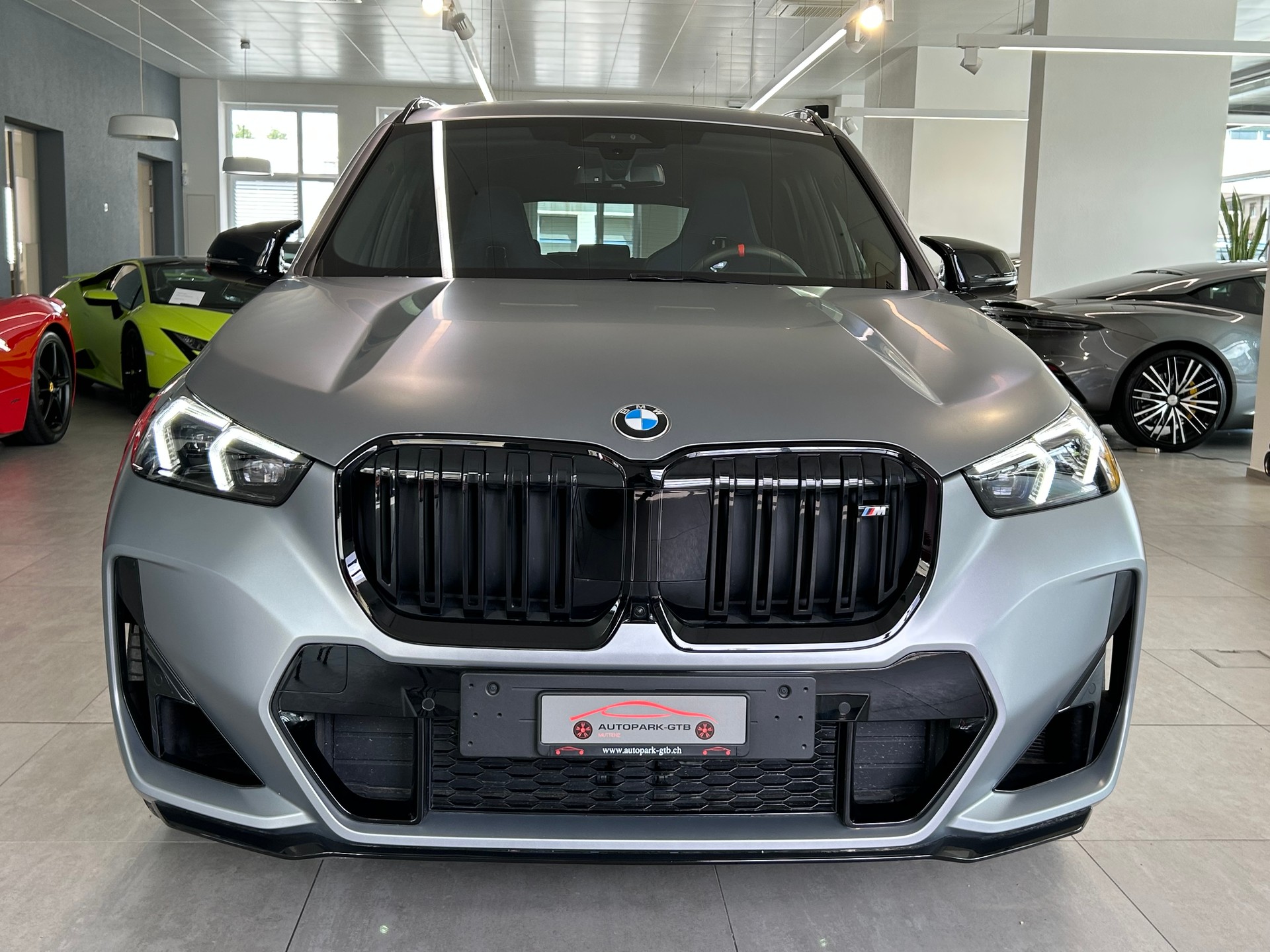BMW X1 xDrive M35i-showroom-element-2