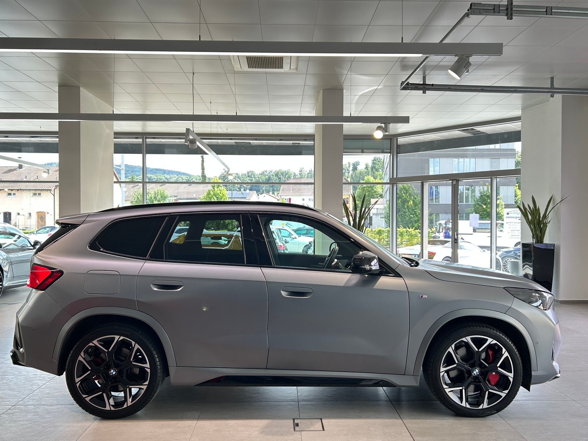 BMW X1 xDrive M35i-showroom-element-3