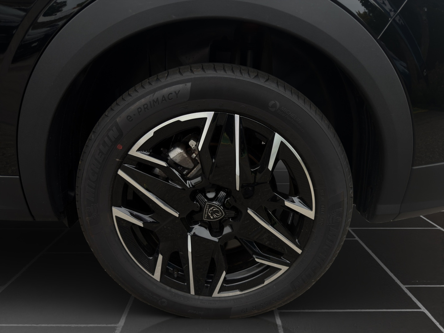 PEUGEOT 5008 1.2 Hybrid 145 GT-image-8