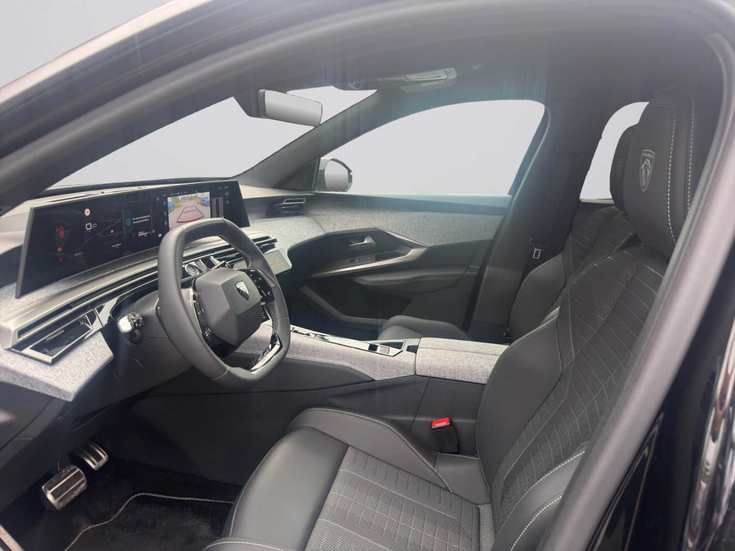 PEUGEOT 5008 1.2 Hybrid 145 GT-image-9