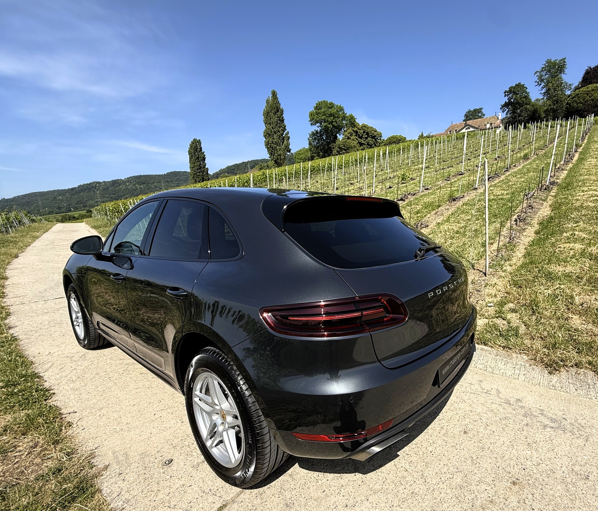 PORSCHE Macan PDK-showroom-element-3