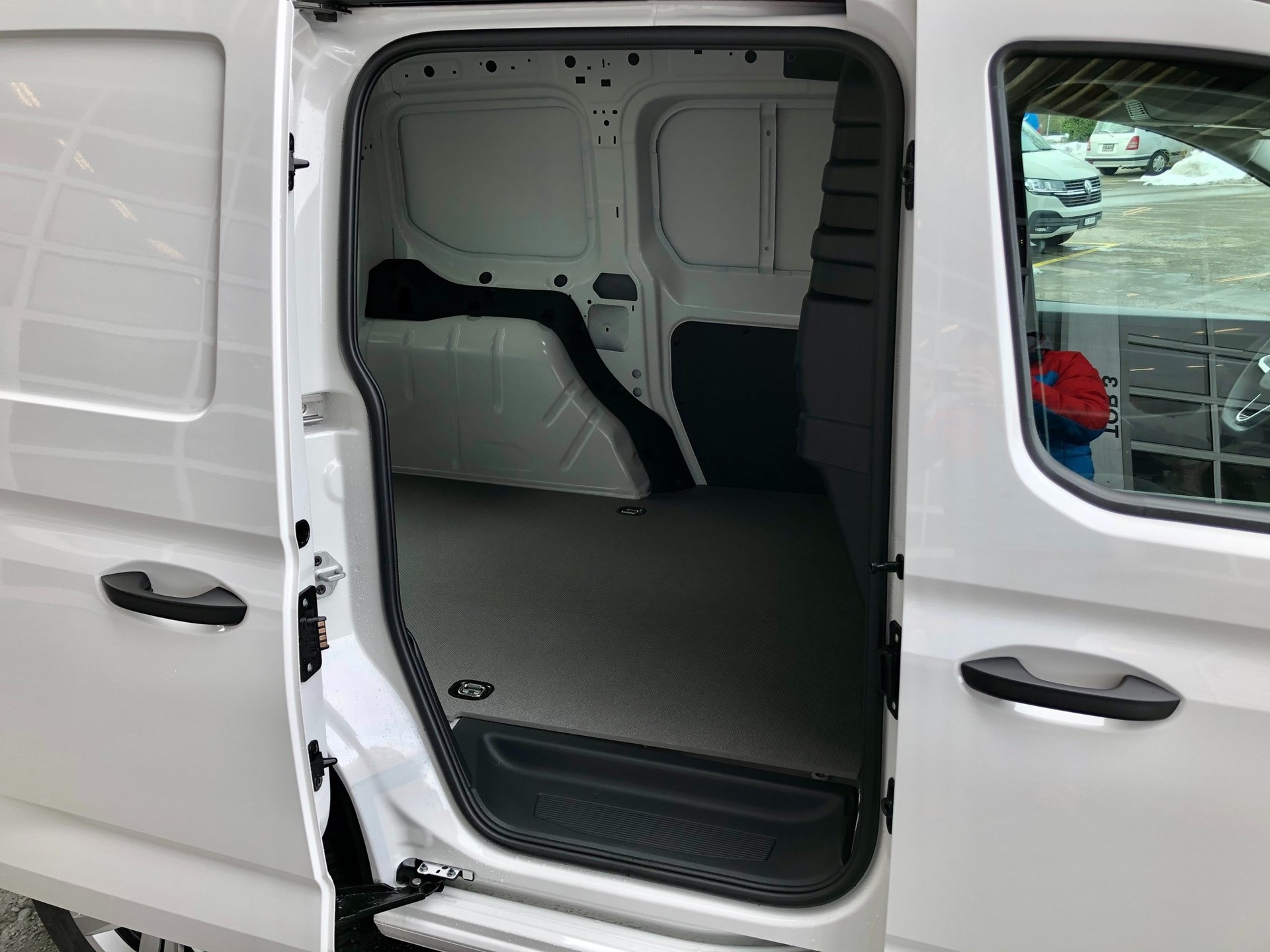 VW Caddy Cargo 1.5 TSI Entry DSG-image-7