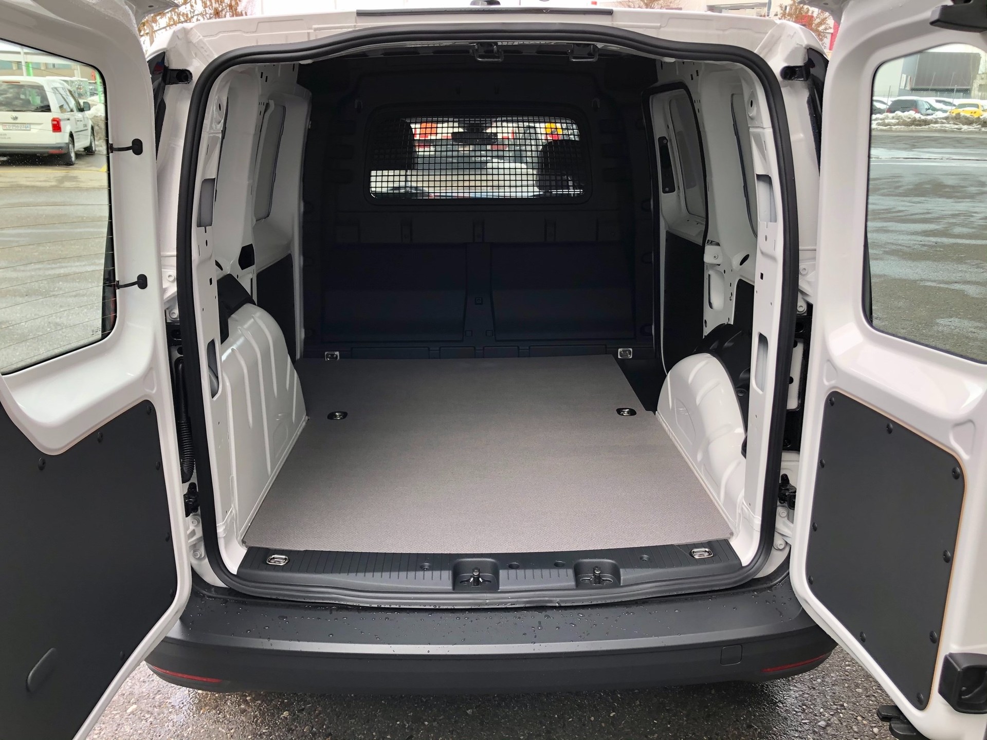 VW Caddy Cargo 1.5 TSI Entry DSG-image-5