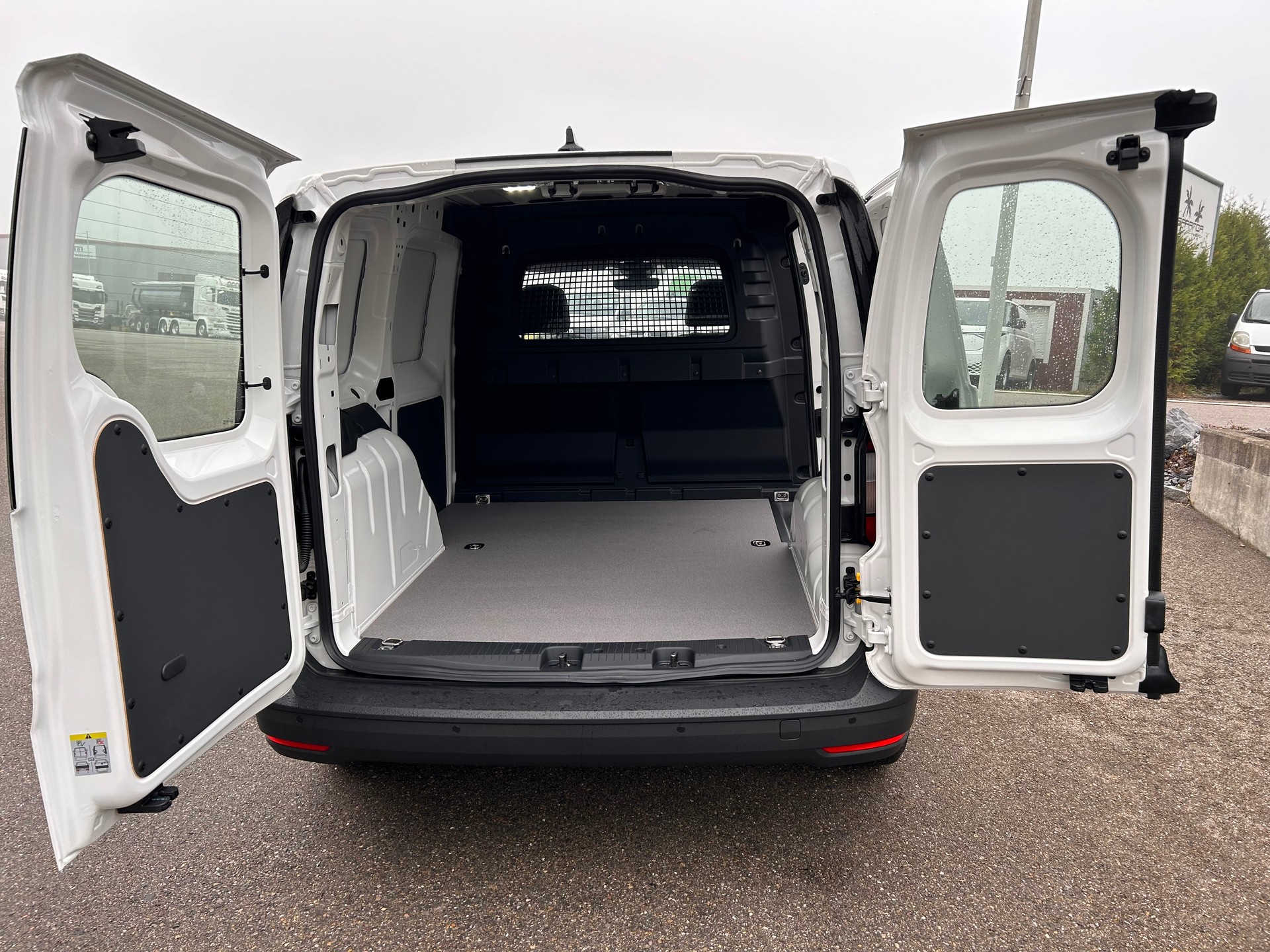 VW Caddy Cargo 1.5 TSI Entry DSG-image-8