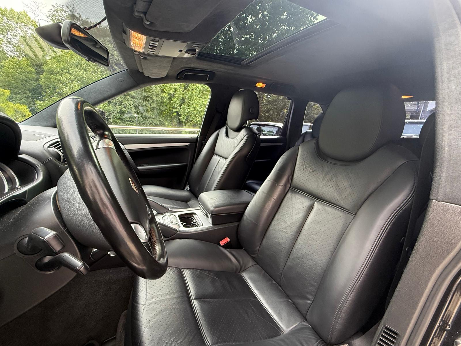 PORSCHE Cayenne Turbo-image-7
