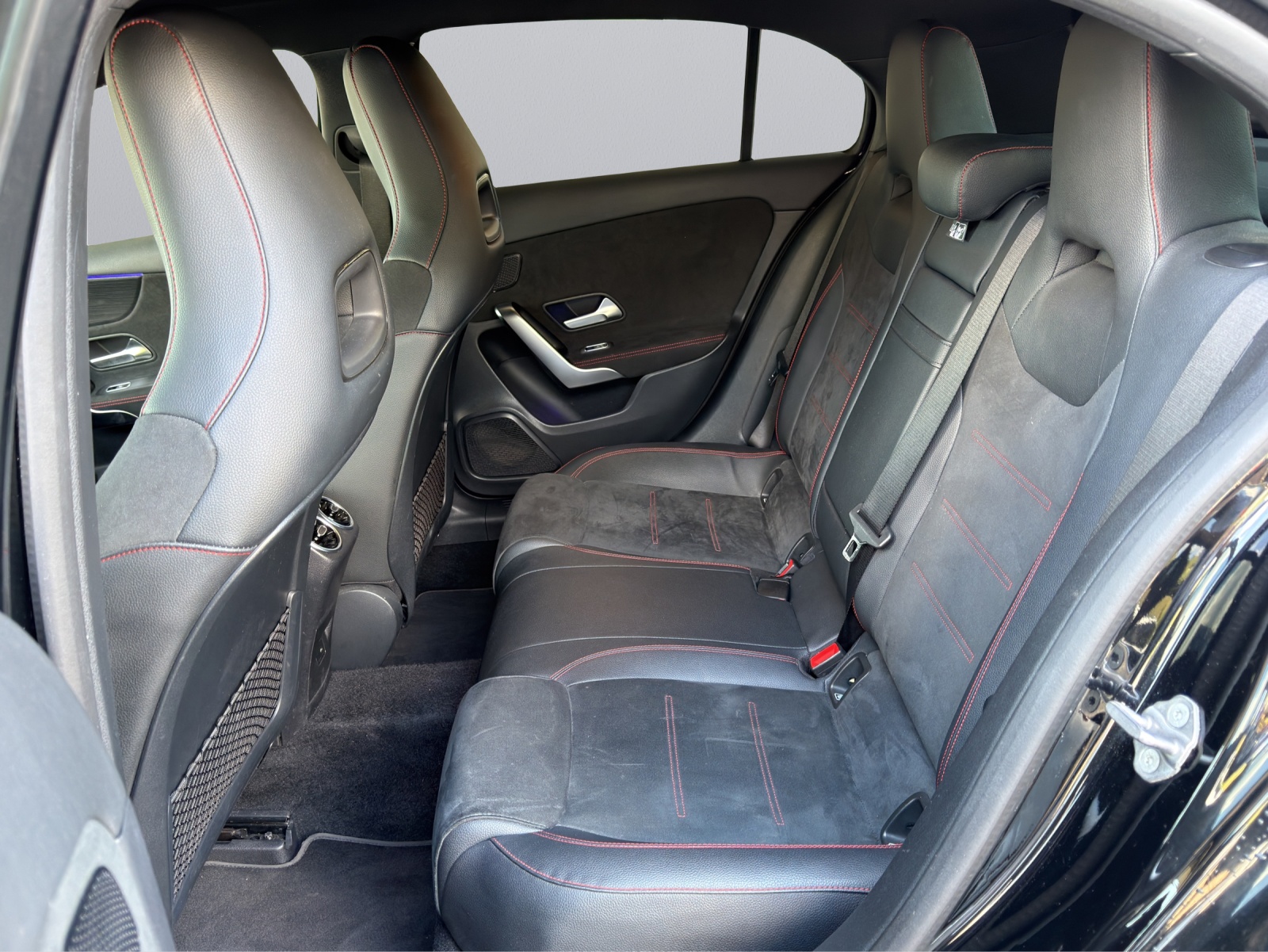 MERCEDES-BENZ A-Klasse W177 A 200 AMG Line-image-14