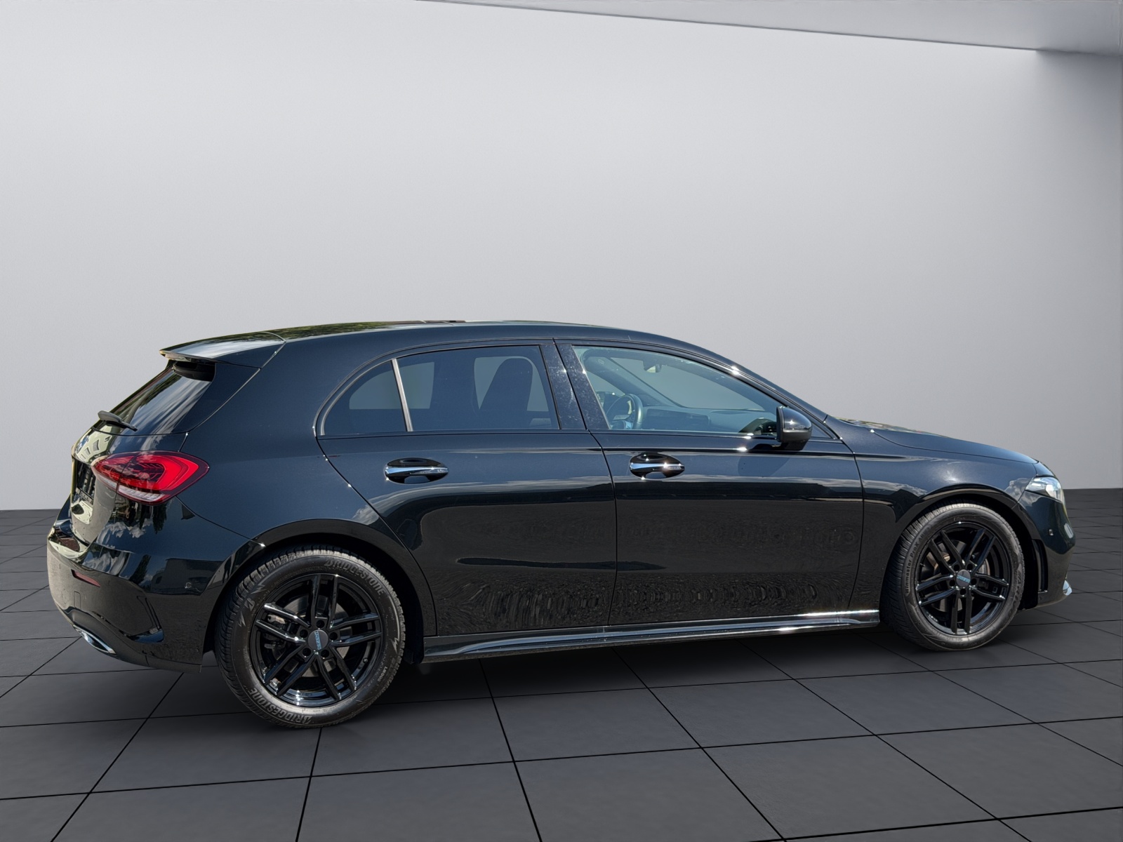 MERCEDES-BENZ A-Klasse W177 A 200 AMG Line-showroom-element-3