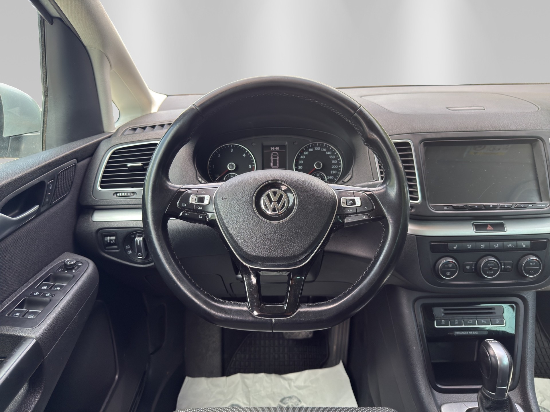 VW SHARAN 2.0 TDI BMT Comfortline DSG-image-8