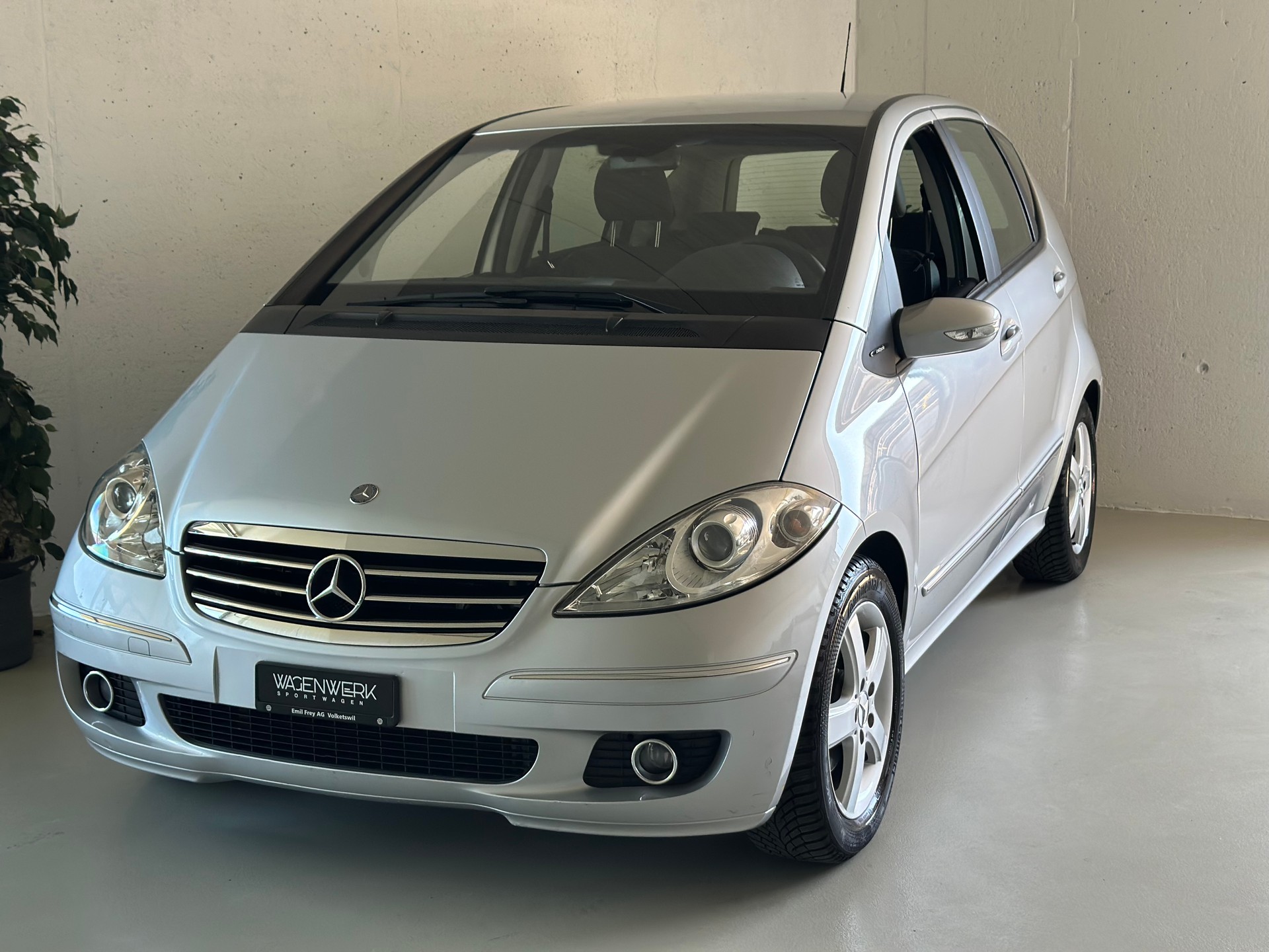 MERCEDES-BENZ A 200 Classic-showroom-element-1