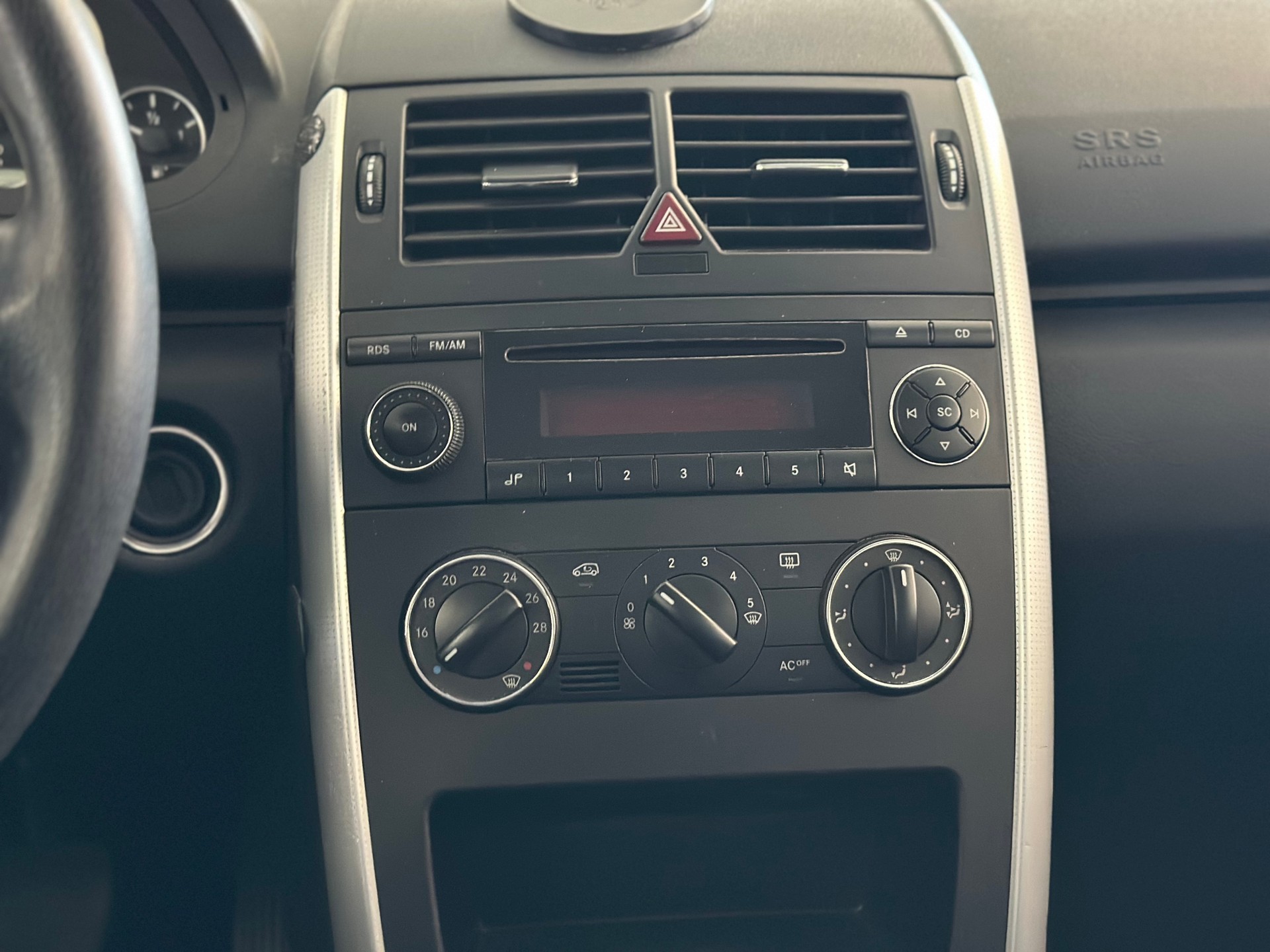 MERCEDES-BENZ A 200 Classic-image-15