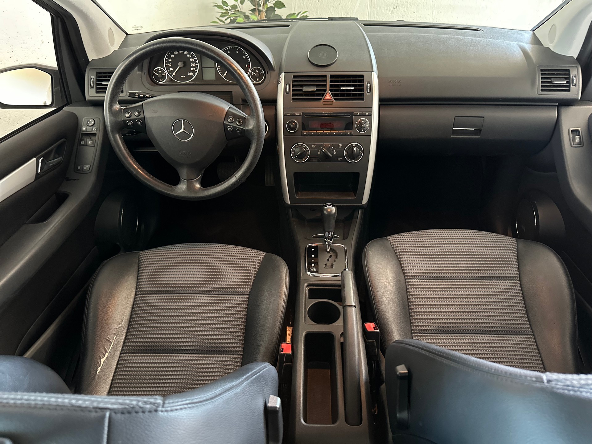 MERCEDES-BENZ A 200 Classic-image-12