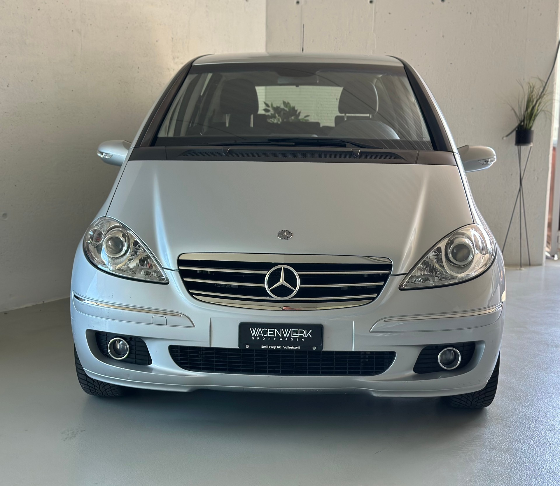 MERCEDES-BENZ A 200 Classic-showroom-element-2