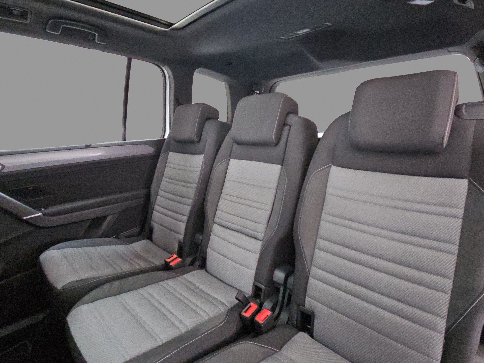 VW Touran 1.5 TSI R-Line DSG-image-14