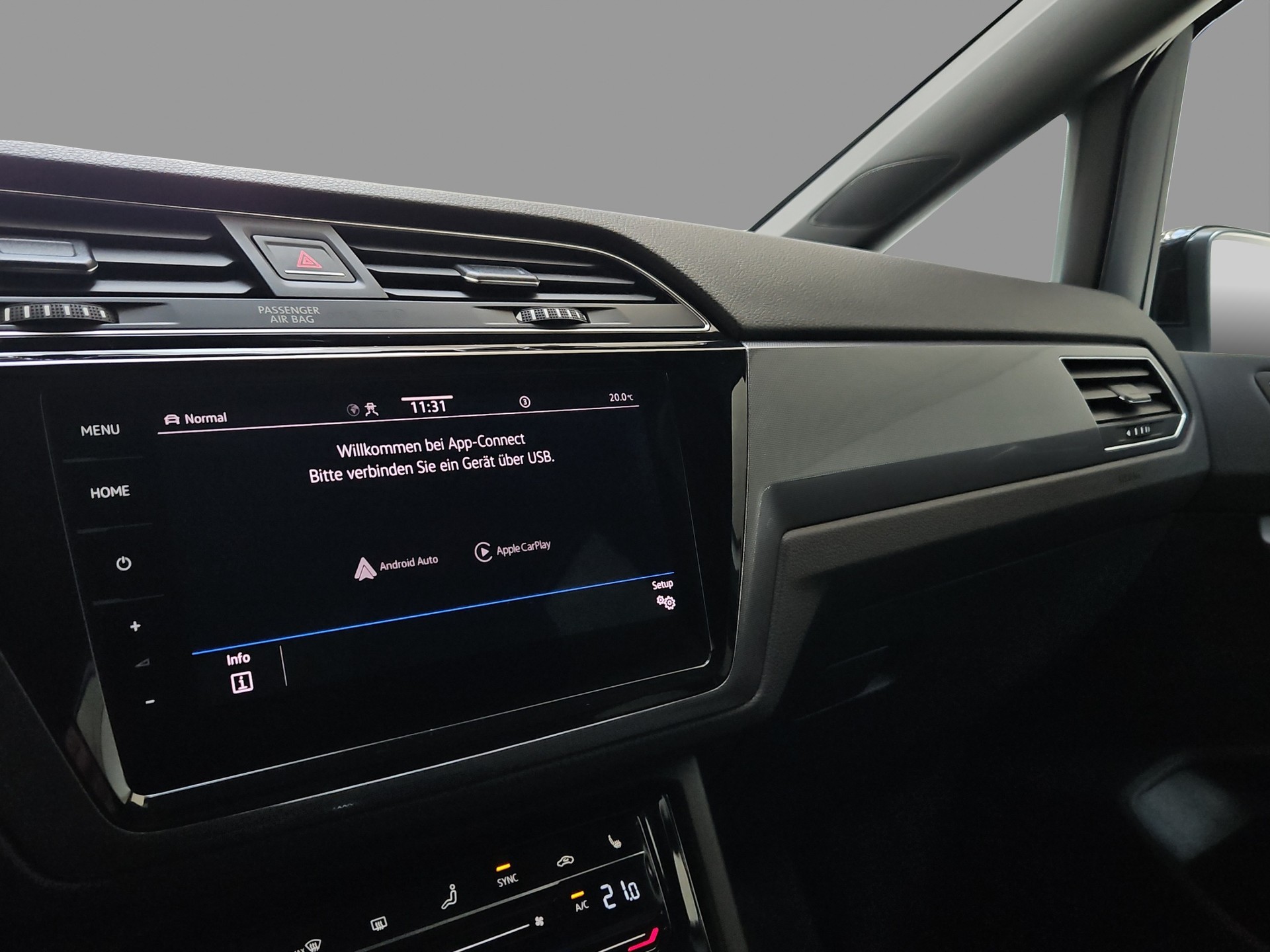 VW Touran 1.5 TSI R-Line DSG-image-10