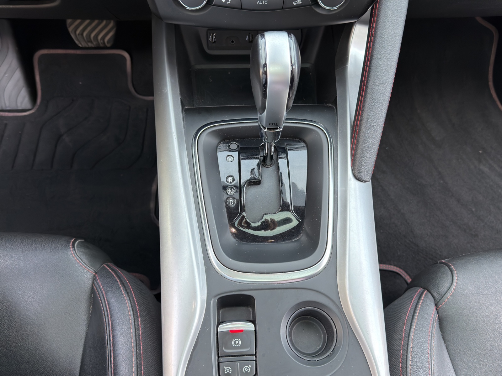 RENAULT Kadjar 1.2 16V Turbo Swiss Edition EDC-image-13