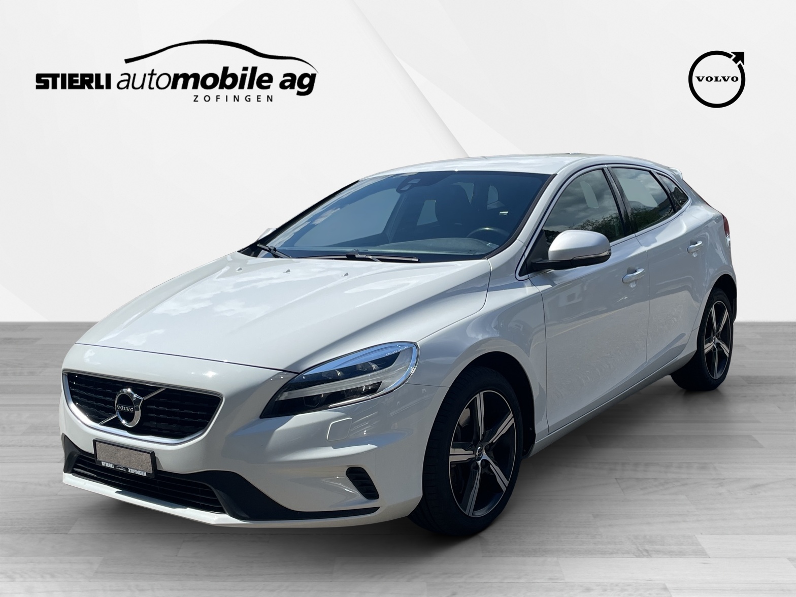 VOLVO V40 2.0 D4 Momentum R-Design S/S-image-0