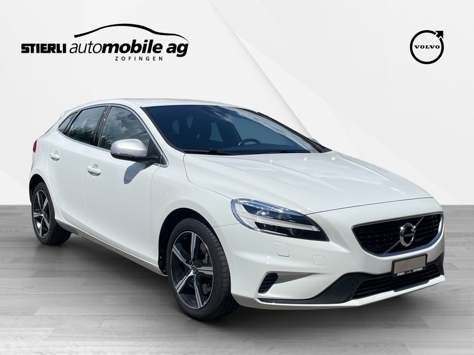 VOLVO V40 2.0 D4 Momentum R-Design S/S-image-2