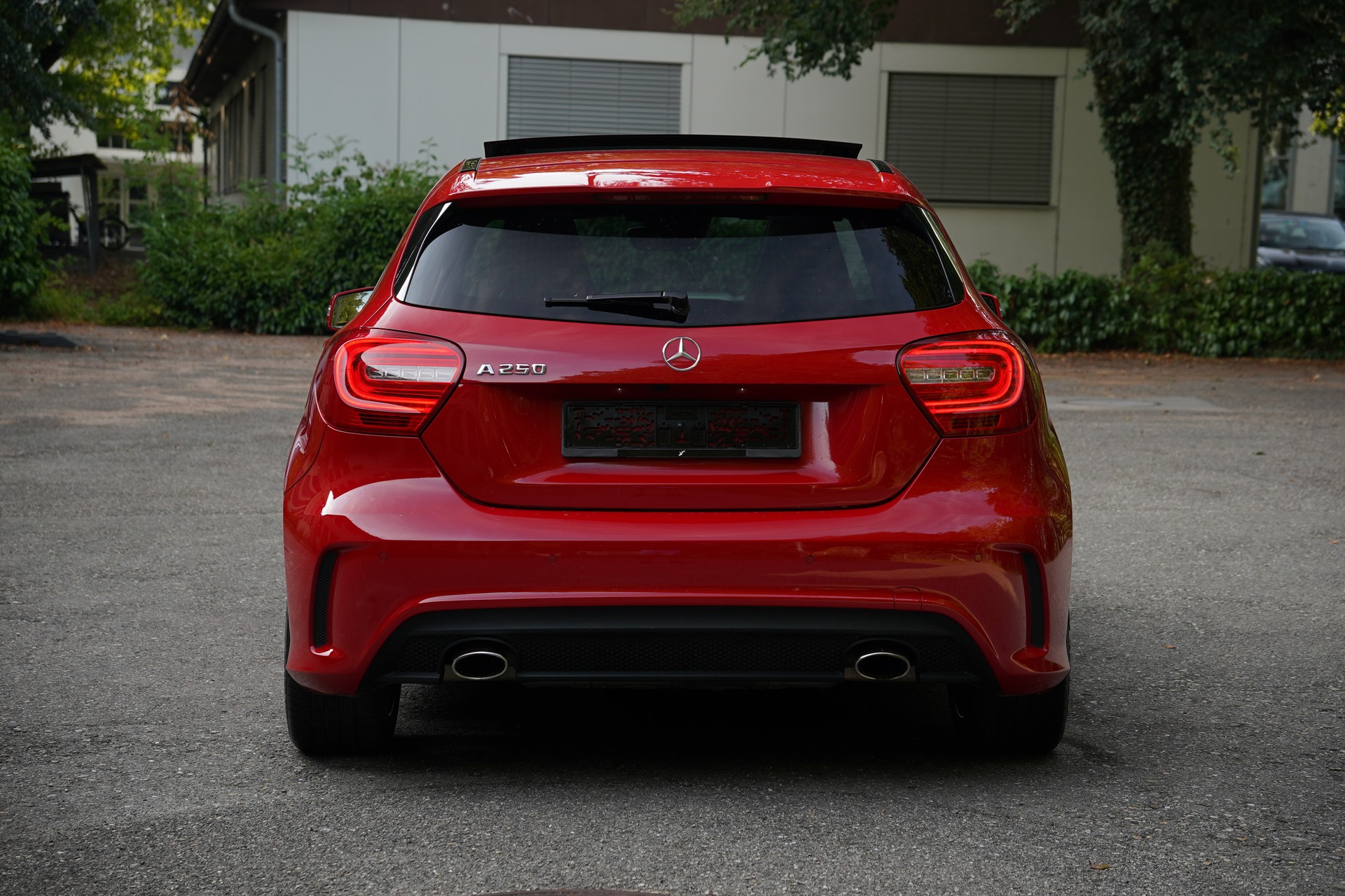 MERCEDES-BENZ A 250 AMG Line 7G-DCT-showroom-element-3