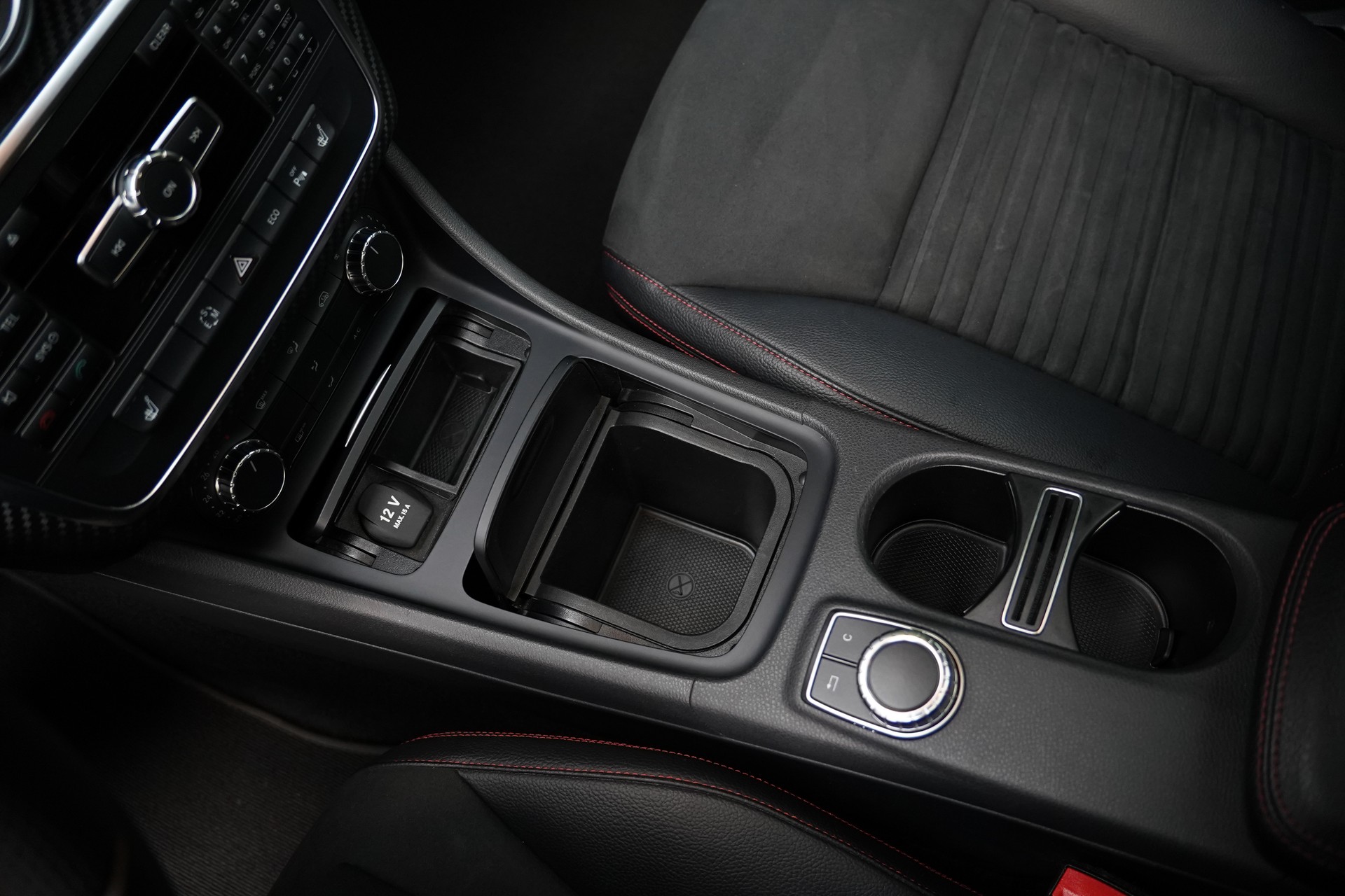 MERCEDES-BENZ A 250 AMG Line 7G-DCT-image-27