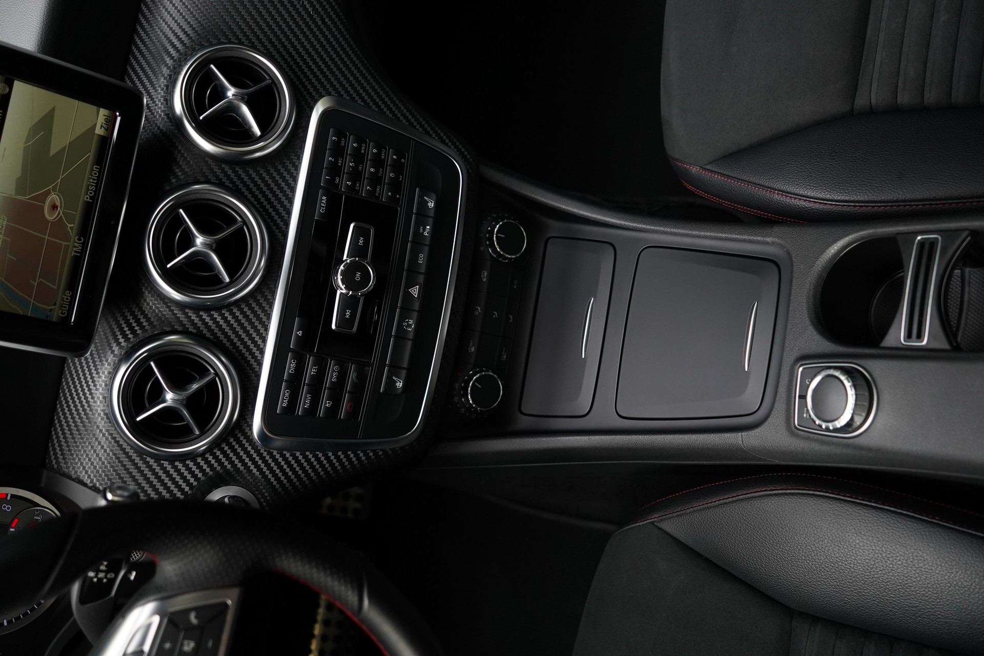 MERCEDES-BENZ A 250 AMG Line 7G-DCT-image-23