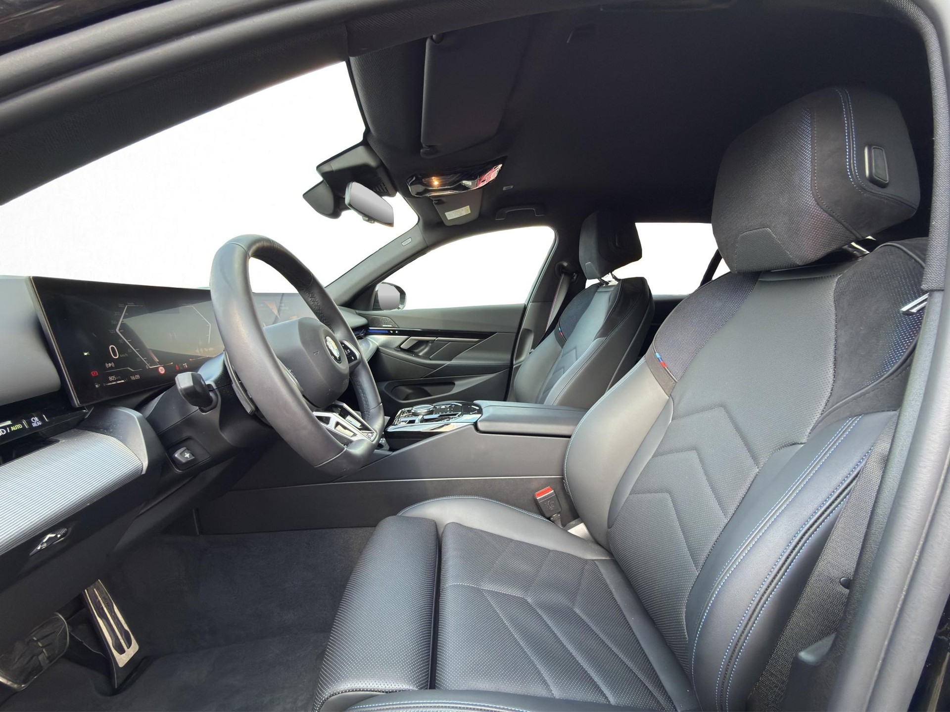 BMW 540d xDrive Touring M Sport Pro * ICONIC GLOW * BELÜFTETE SITZE * AHK *-image-13