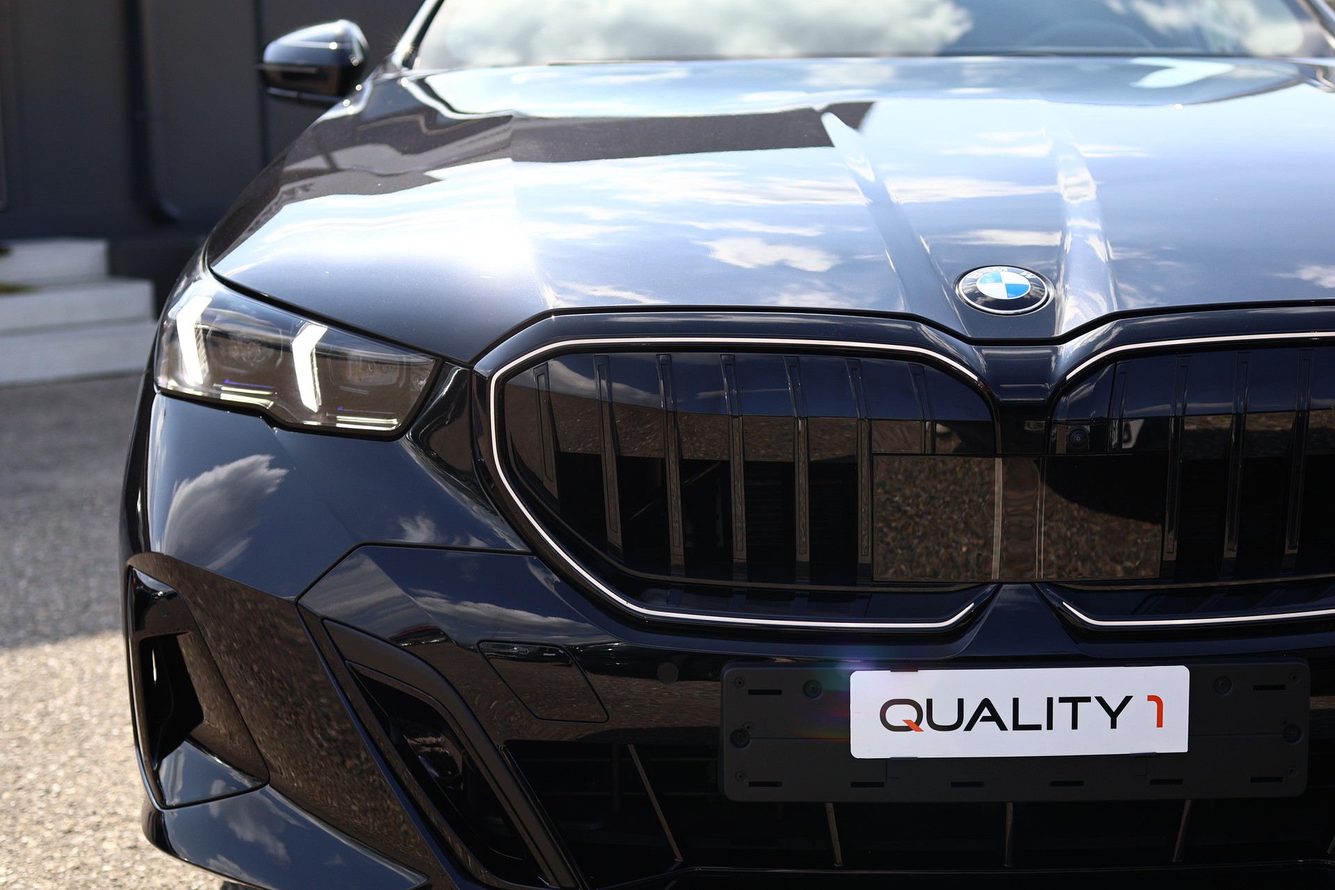BMW 540d xDrive Touring M Sport Pro * ICONIC GLOW * BELÜFTETE SITZE * AHK *-showroom-element-3