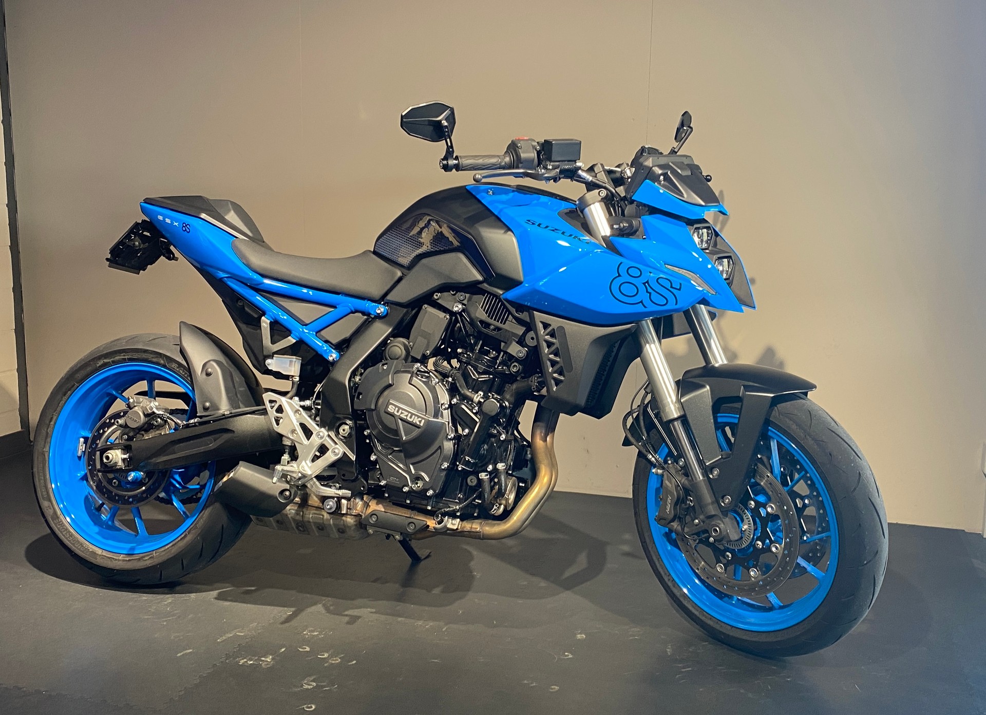 SUZUKI GSX 8 S