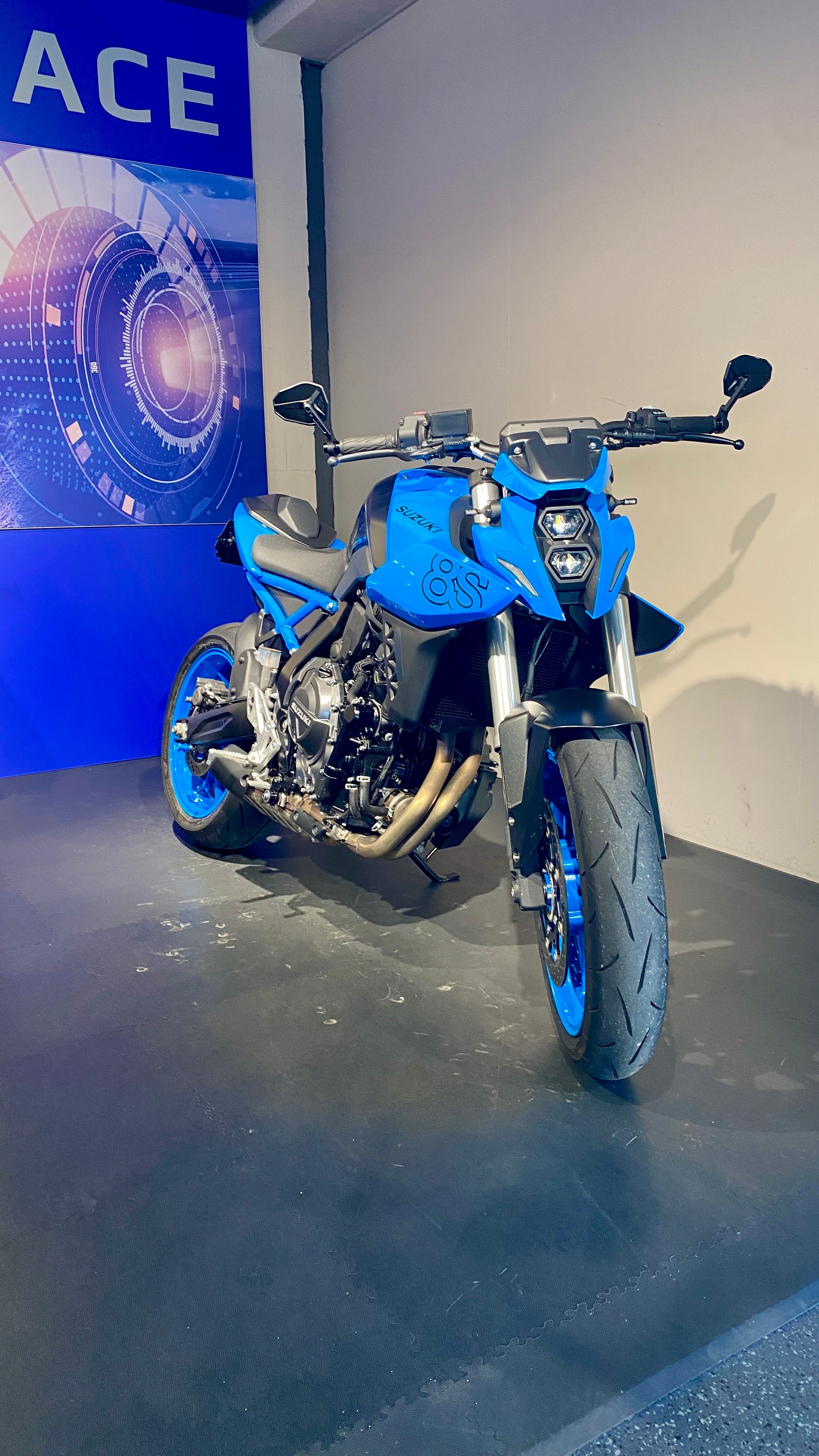 SUZUKI GSX 8 S-image-1