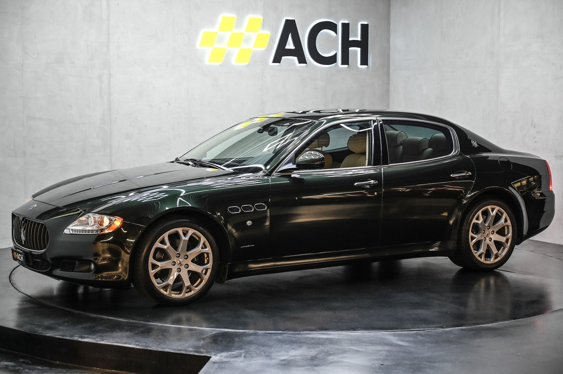MASERATI Quattroporte 4.2 V8-showroom-element-3