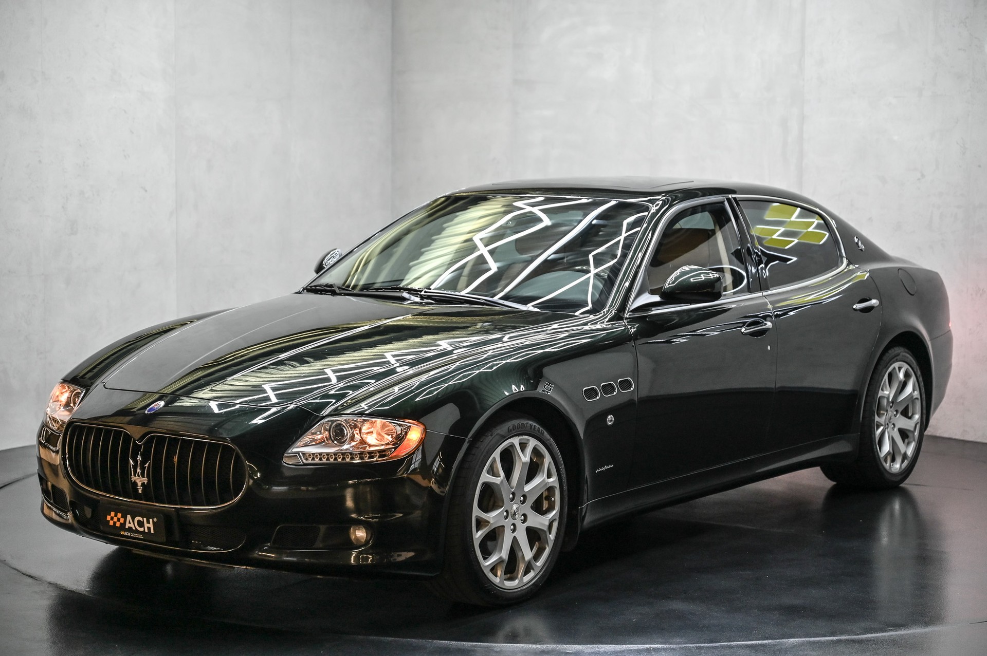 MASERATI Quattroporte 4.2 V8-showroom-element-2