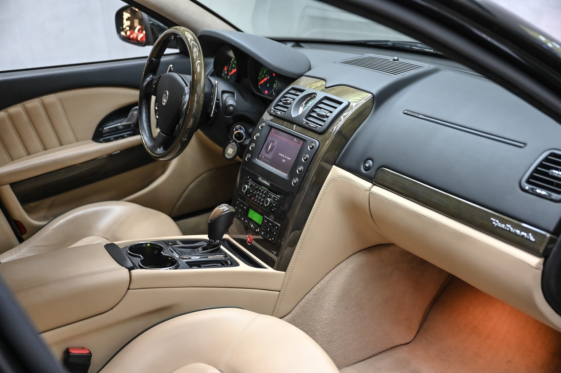 MASERATI Quattroporte 4.2 V8-image-23