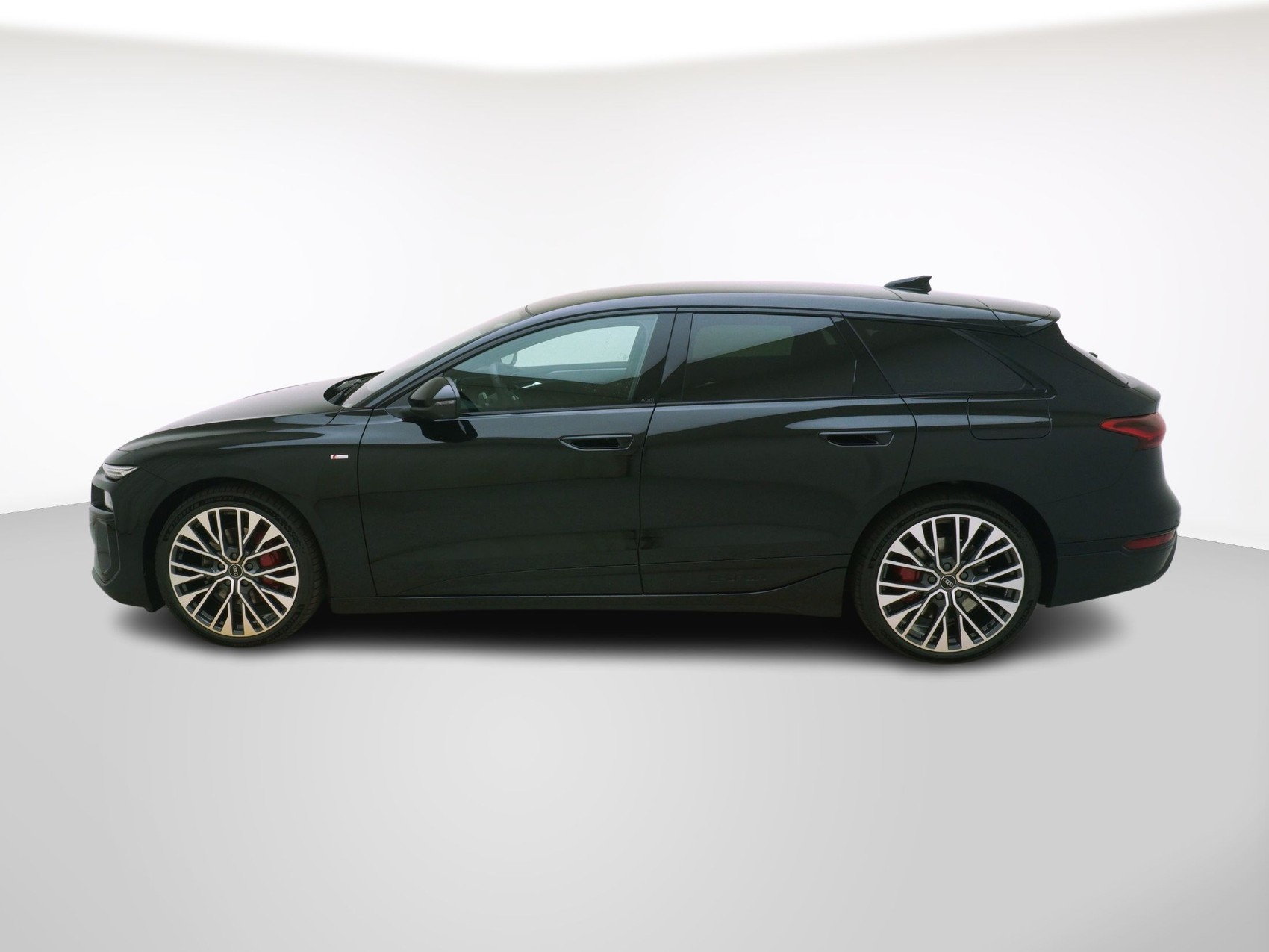 AUDI A6 e-tron Avant quattro S line-showroom-element-1