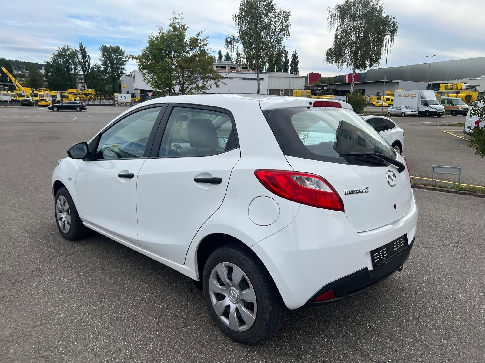 MAZDA 2 1.3i 16V Confort Mit frisch MFK 26.08.2026-showroom-element-1