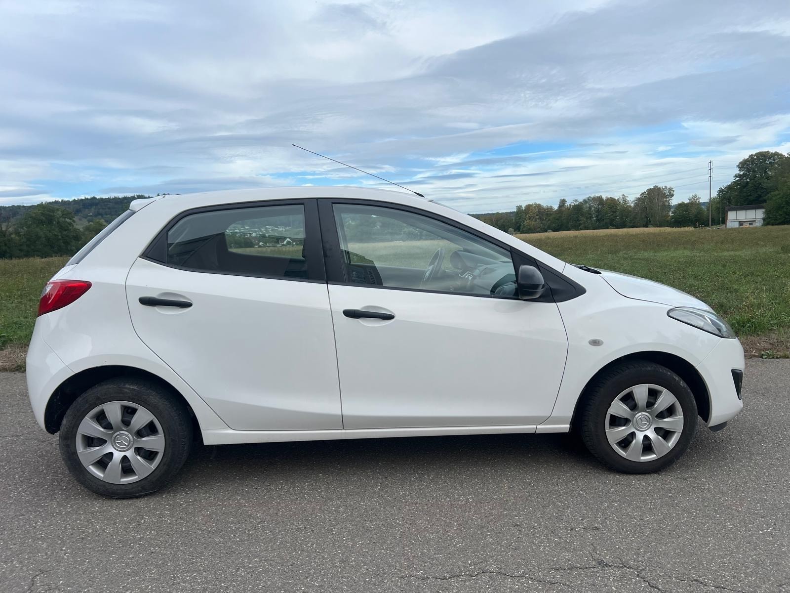 MAZDA 2 1.3i 16V Confort Mit frisch MFK 26.08.2026-showroom-element-3
