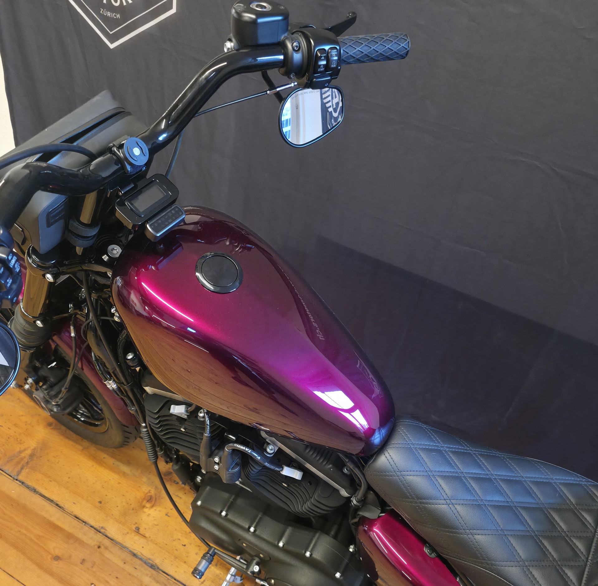 HARLEY-DAVIDSON XL 883 N Sportster Iron ABS-image-9