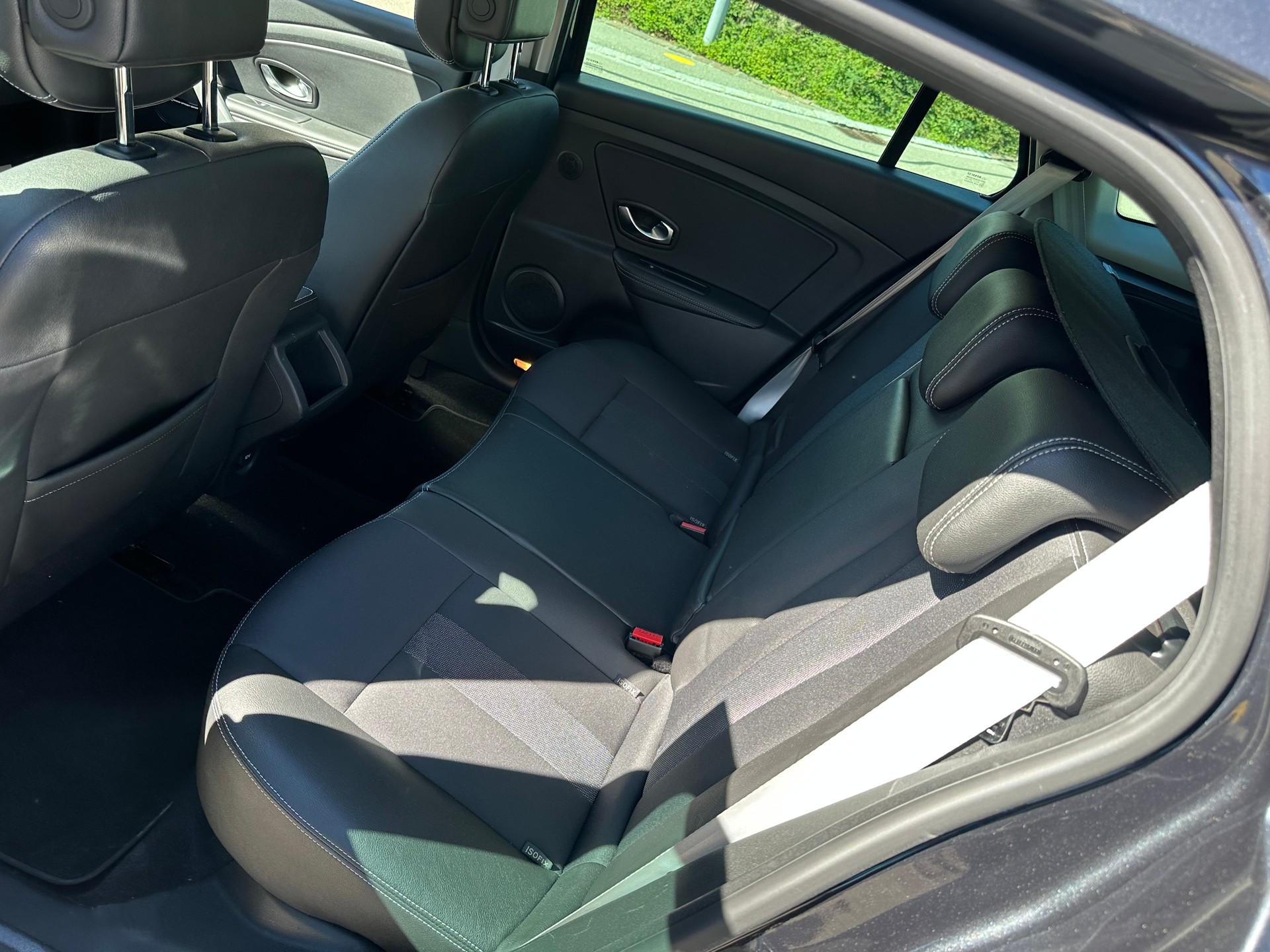 RENAULT Mégane Grandtour 1.5 dCi Dynamique EDC-image-9